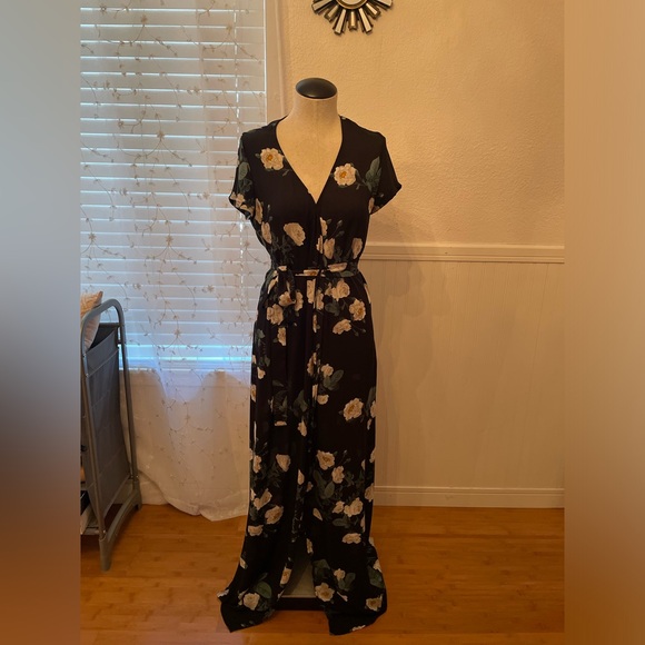 VICI Yasmin Floral V-Neck Maxi Dress - Picture 4 of 9